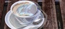 Kaffeetasse in halluzinativer Optik