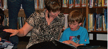 Lehrerin gibt Nachhilfe (flickr Kathy Cassidy, CC BY-NC-SA 2.0)