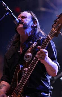 Lemmy Kilmister, Sänger der ultra-lauten Band Motörhead, beim Herumschreien
