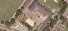 Luftbild der Grundschule Bassen