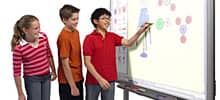 Snipplet: Schüler an einem interaktiven Whiteboard