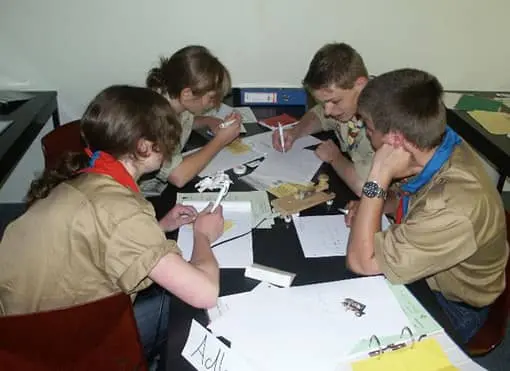 Schüler bei Gruppenarbeit