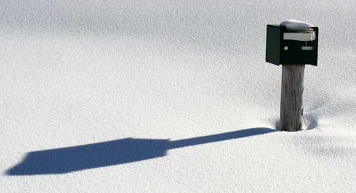 Briefkasten im Schnee