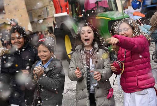 Kinder feiern Karneval