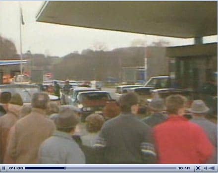 Bildschirmfoto der tagesschau vom 9. November 1989 - Schlangen von DDR-Bürger/innen bei der Einreise in die BRD