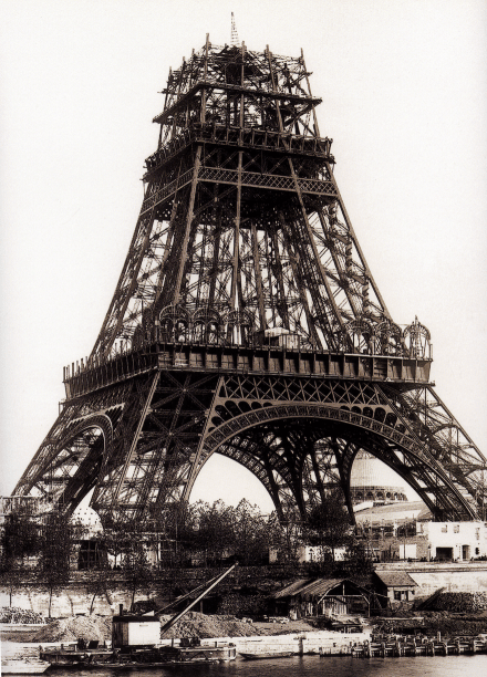 Der Eiffelturm ist eine Nietkonstruktion.jpg