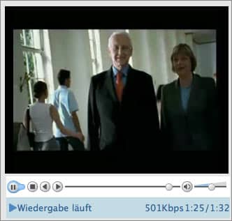 Screenshot: Ausschnitt aus dem Wahlwerbespot der CDU 2002, im Bild: Edmund Stoiber als Kanzlerkandidat, Angela Merkel trottet nebenher.